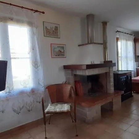 Casa Vacanze La Rosa E L'ulivo Holiday home Faiti
