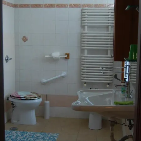 Casa Vacanze La Rosa E L'ulivo * Faiti